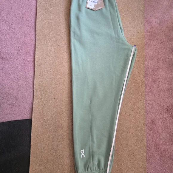 On Running Men's Club Pants, sweatpants, Joggers L - Men's Large NWT - Picture 6 of 11